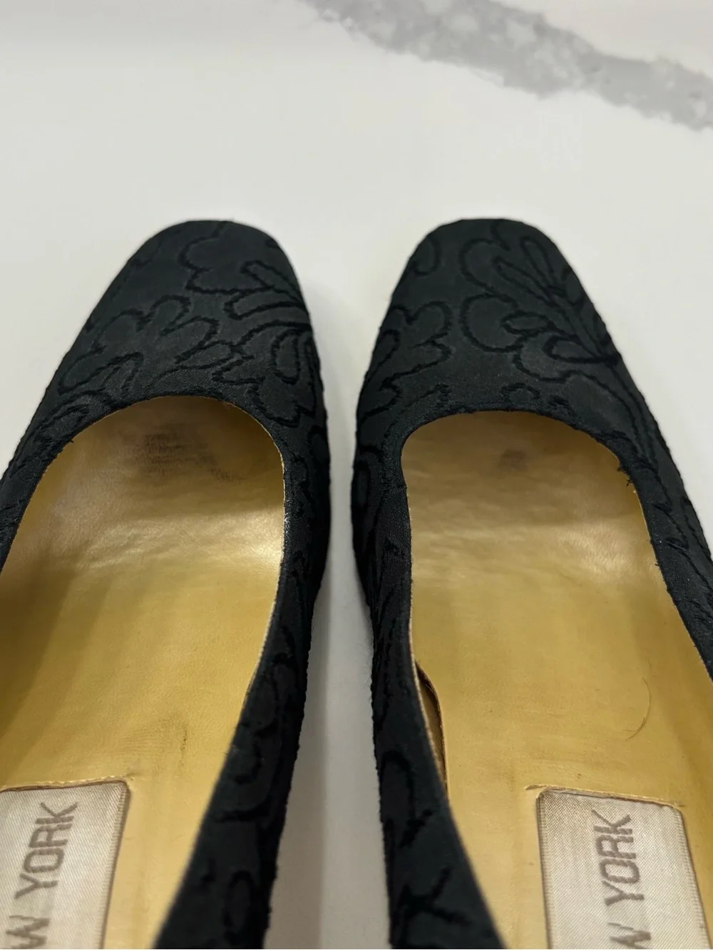 Vintage Jones New York Women’s 9.5M Black Floral Fabric 3” Block Heels